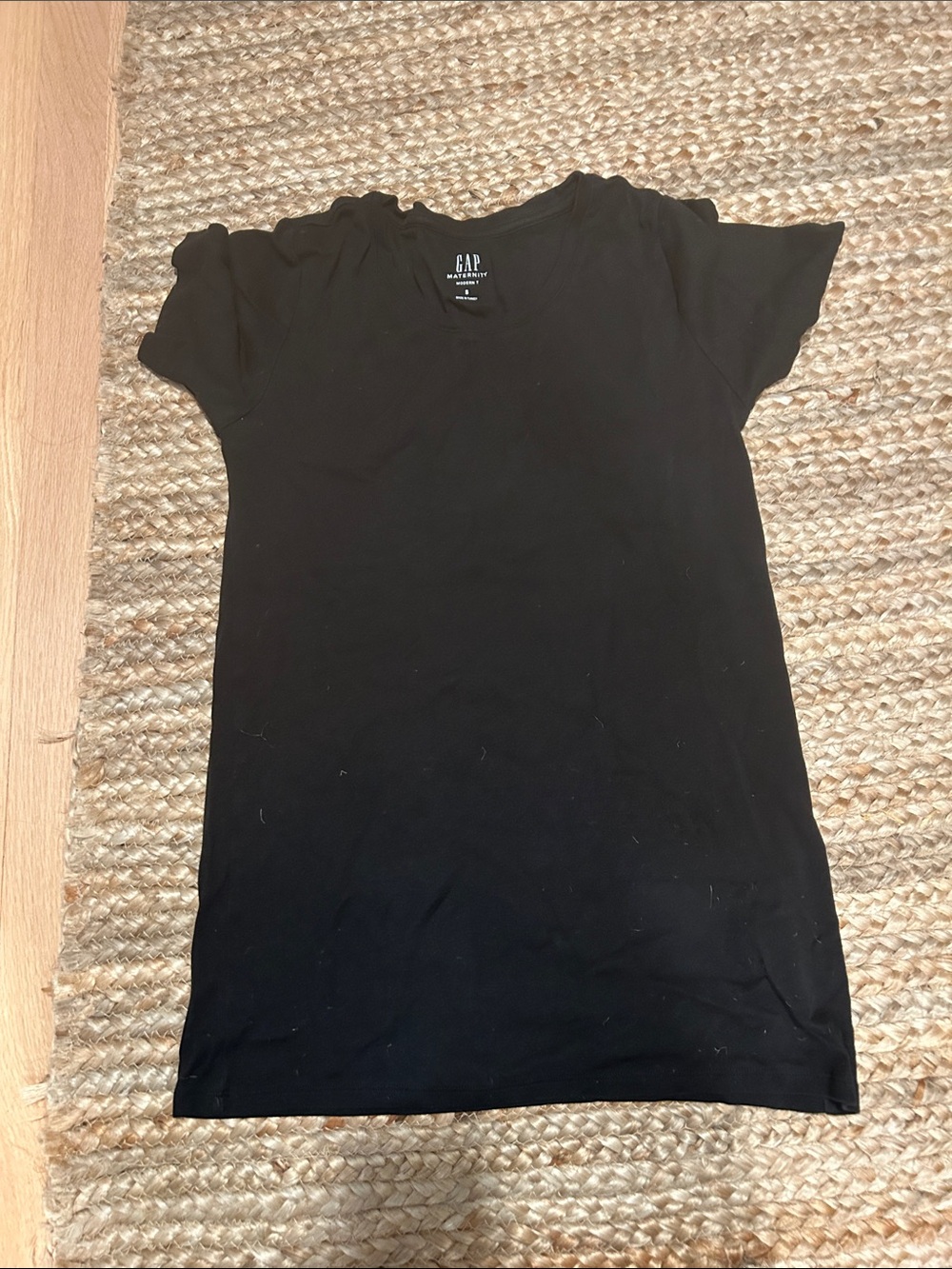 GAP Women’s Maternity Black Short Sleeve Crewneck Tee